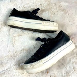 Women’s Leather Platform Chuck Taylor All Star Lift Size 5
